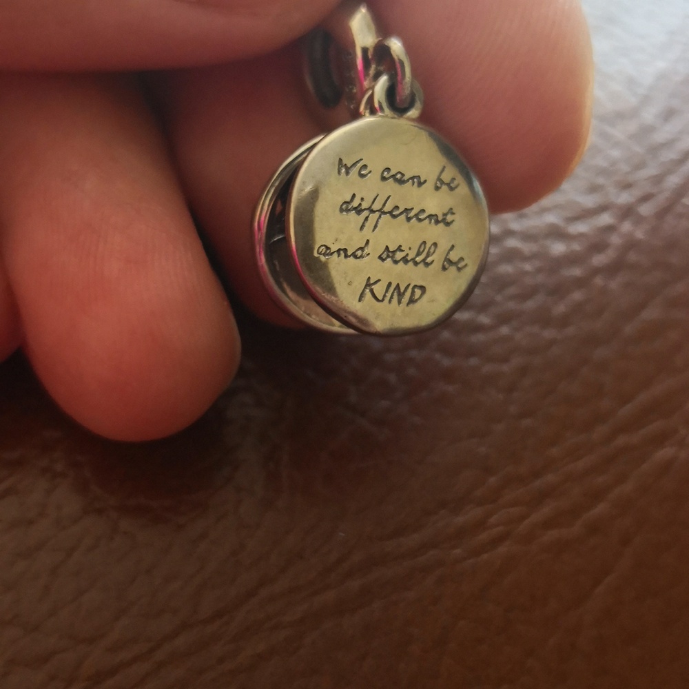 New 💕 Charm - Picture 3 of 4